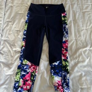 GapFit Women’s Athletic Leggings in Size Medium